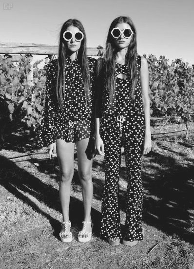 usa 1969 beach fashion twins girls